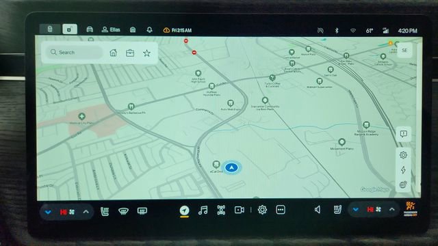 Used 2025 Rivian R1S Adventure image 49