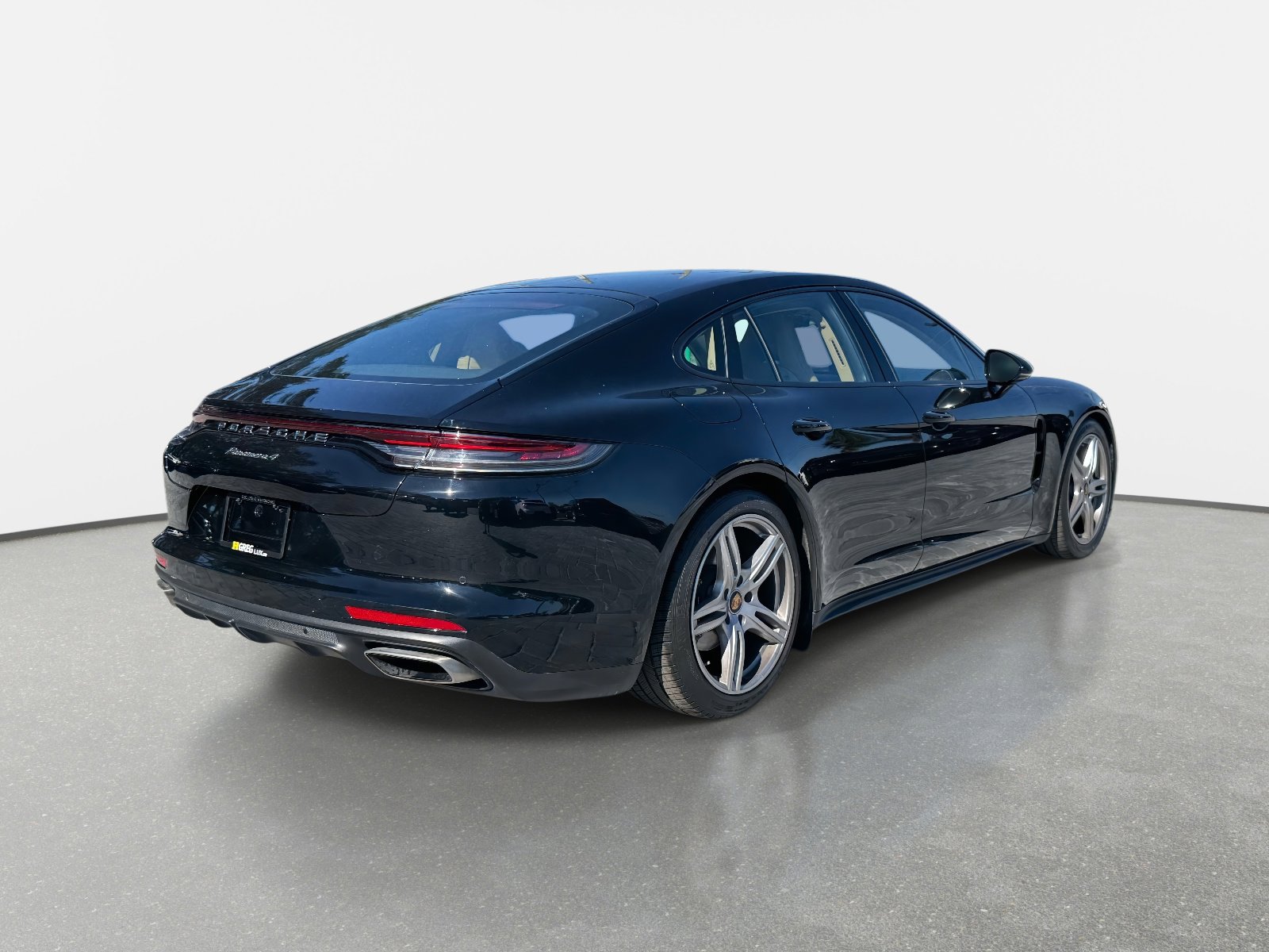 Used 2022 Porsche Panamera 4 image 3