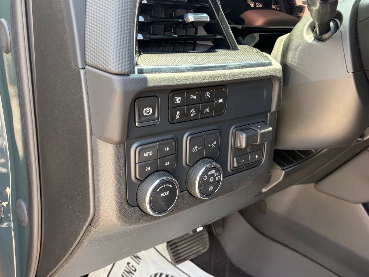 Used 2025 Chevrolet Tahoe RST w/ Comfort Package AWD/4WD image 7