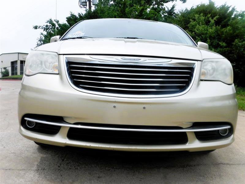 Used 2011 Chrysler Town & Country Touring-L w/ Trailer Tow Group FWD image 12