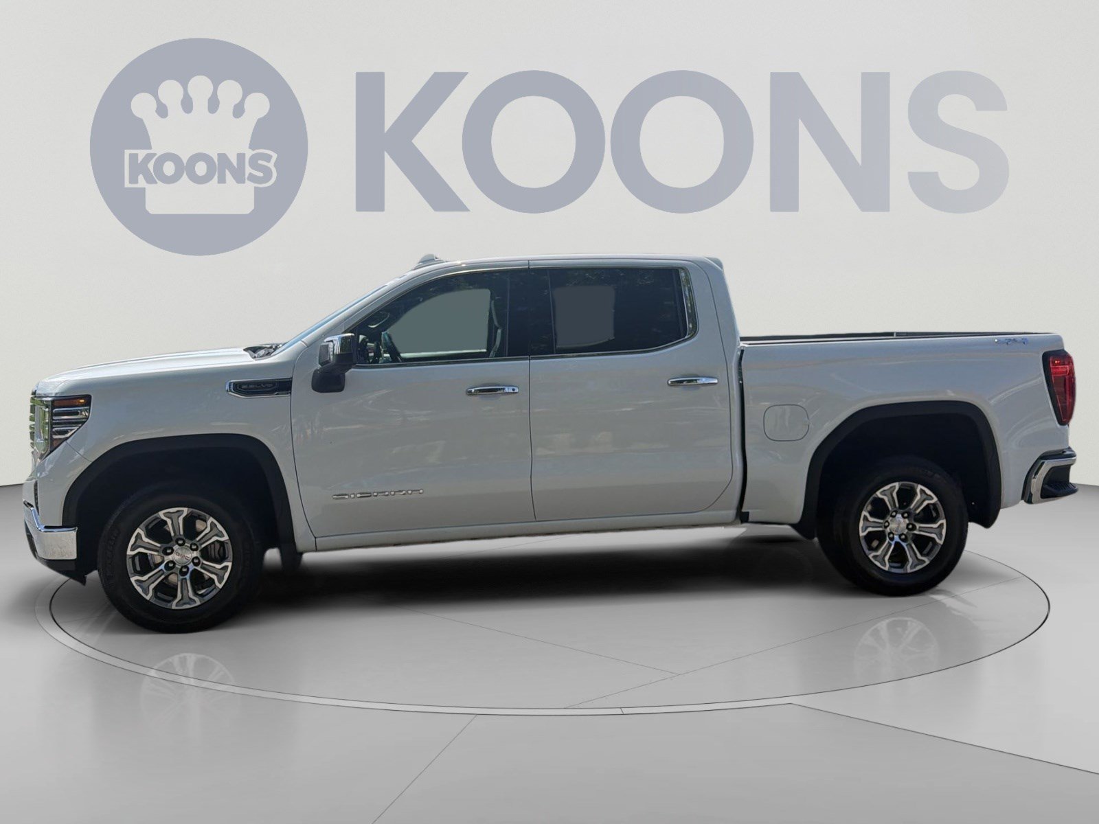 Used 2025 GMC Sierra 1500 SLT AWD/4WD image 2