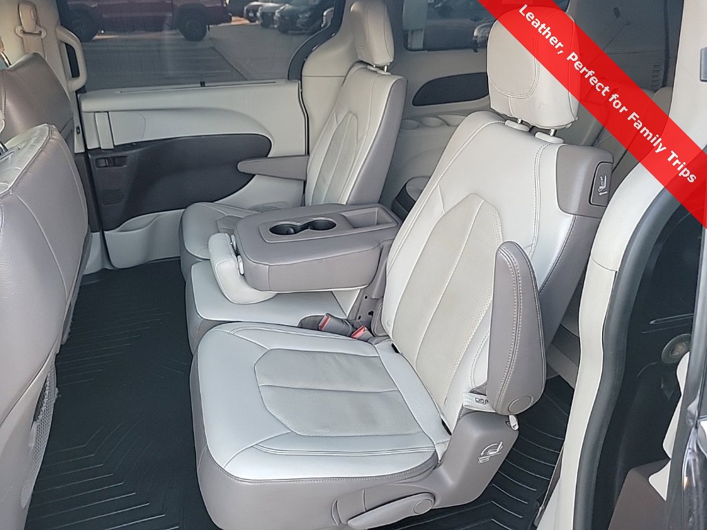Used 2019 Chrysler Pacifica Touring-L image 34