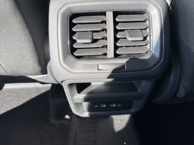 New 2026 Volkswagen Taos SE FWD image 8