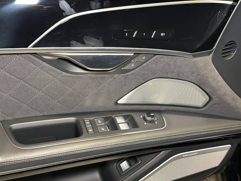 Used 2024 Audi S8 AWD/4WD image 17
