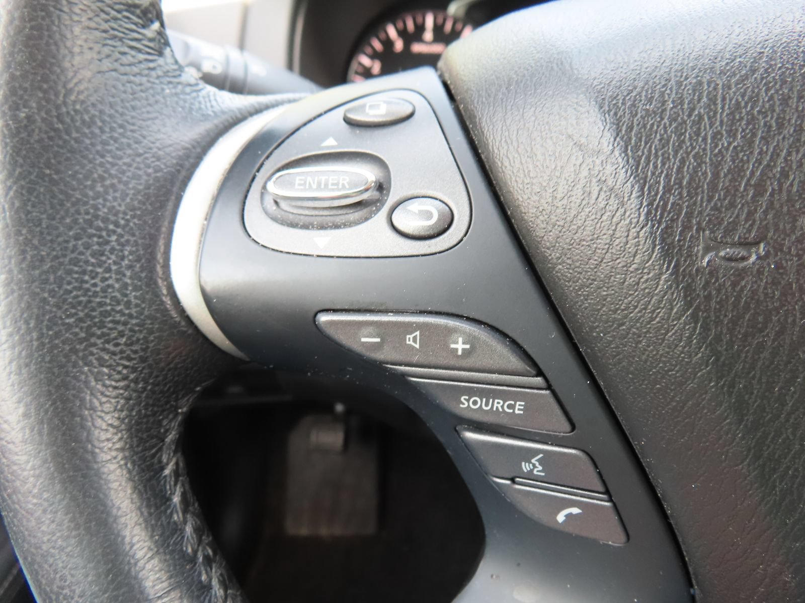 Used 2018 Nissan Pathfinder SV AWD/4WD image 21