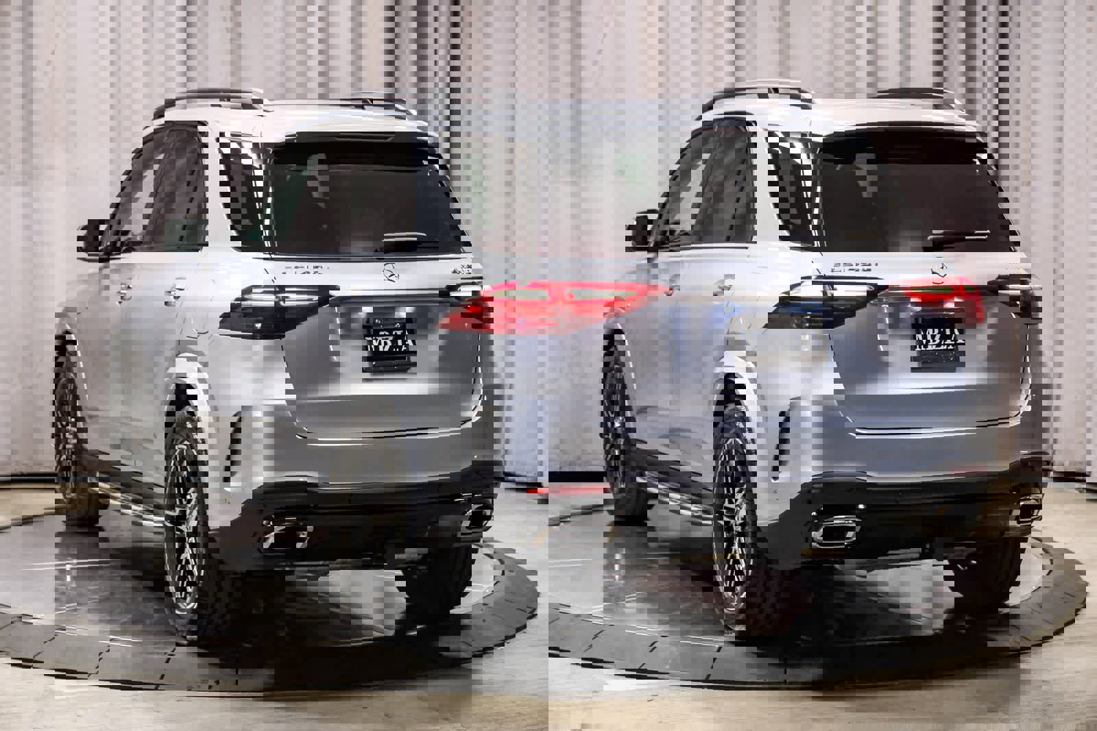 Used 2025 Mercedes-Benz GLE 450e 4MATIC image 2