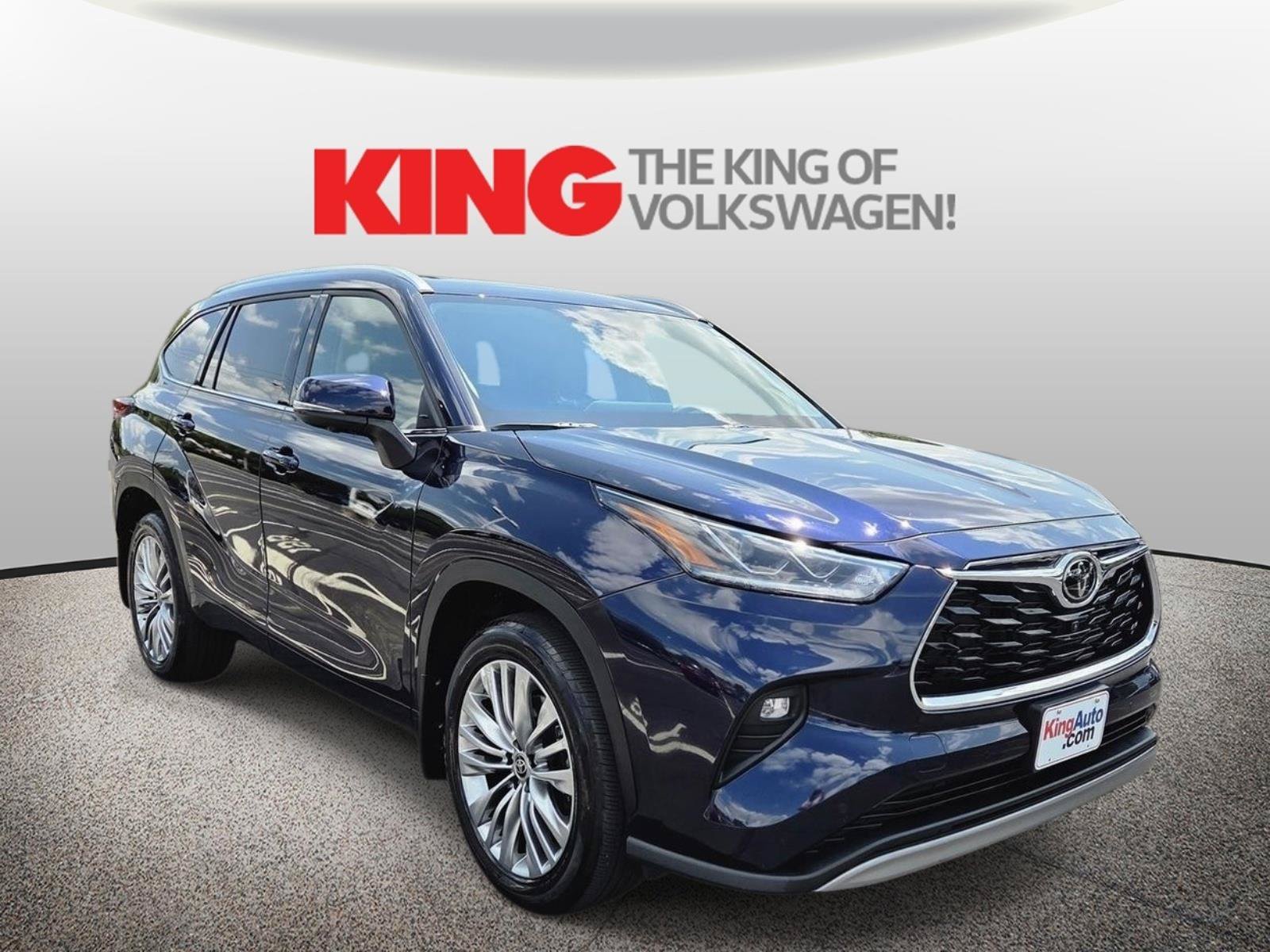 Used 2023 Toyota Highlander Platinum AWD/4WD image 1
