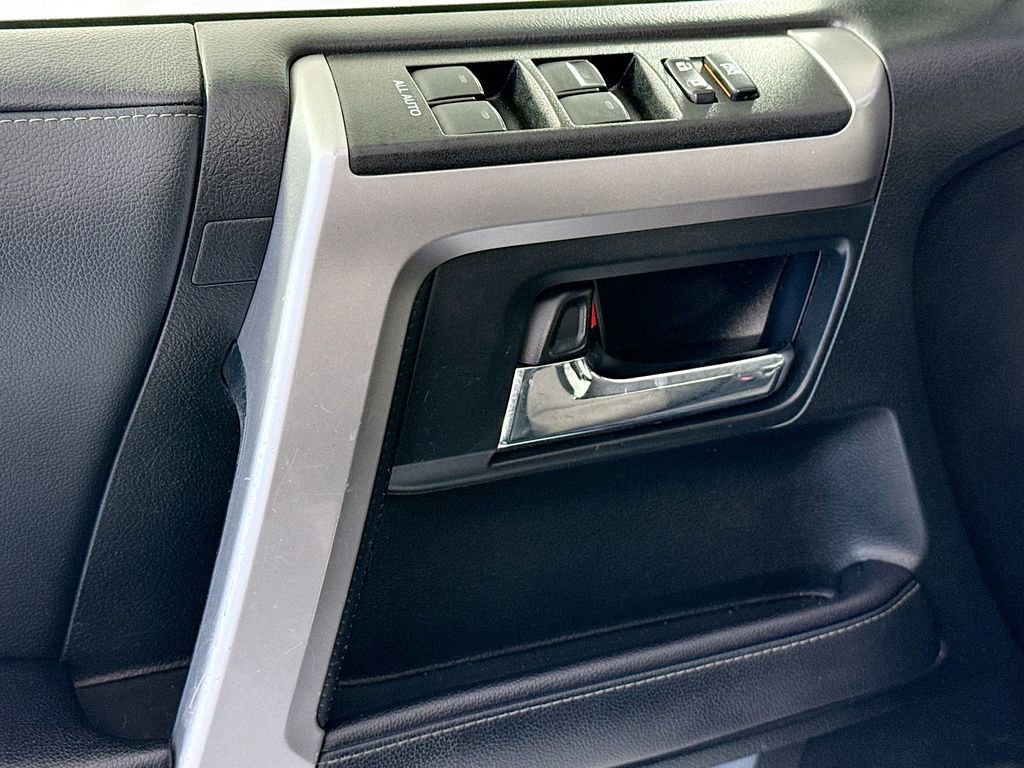 Used 2020 Toyota 4Runner SR5 image 25