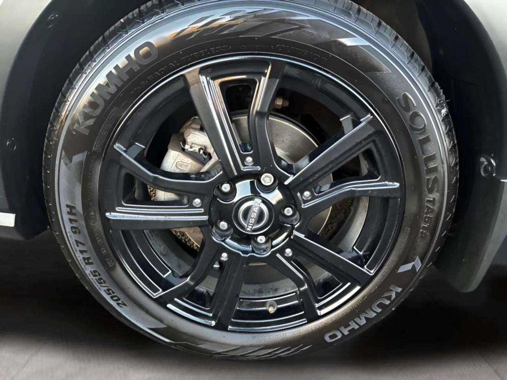 Used 2023 Nissan Kicks SR w/ SR Premium Package FWD image 18