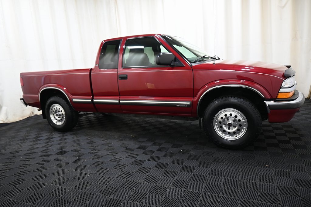 Used 2000 Chevrolet S10 Pickup LS w/ Preferred Equipment Group image 6