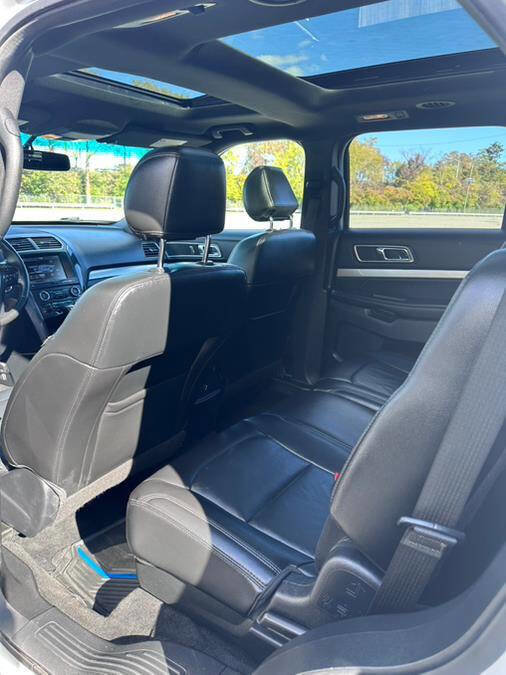 Used 2016 Ford Explorer XLT w/ Equipment Group 202A image 28