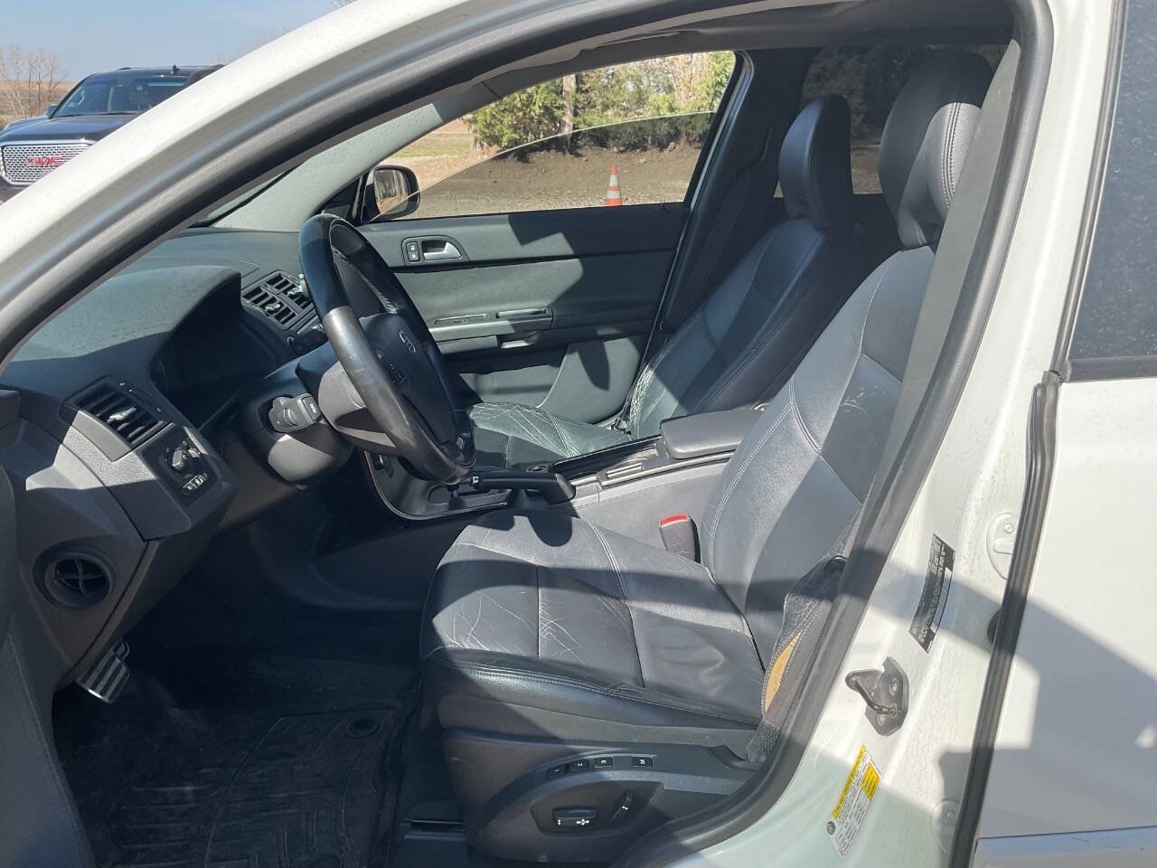 Used 2010 Volvo V50 T5 R-Design image 14