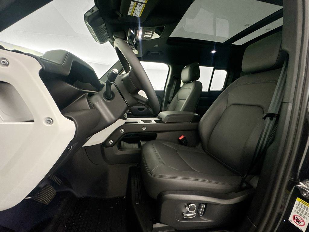 New 2026 Land Rover Defender 130 X-Dynamic SE image 20