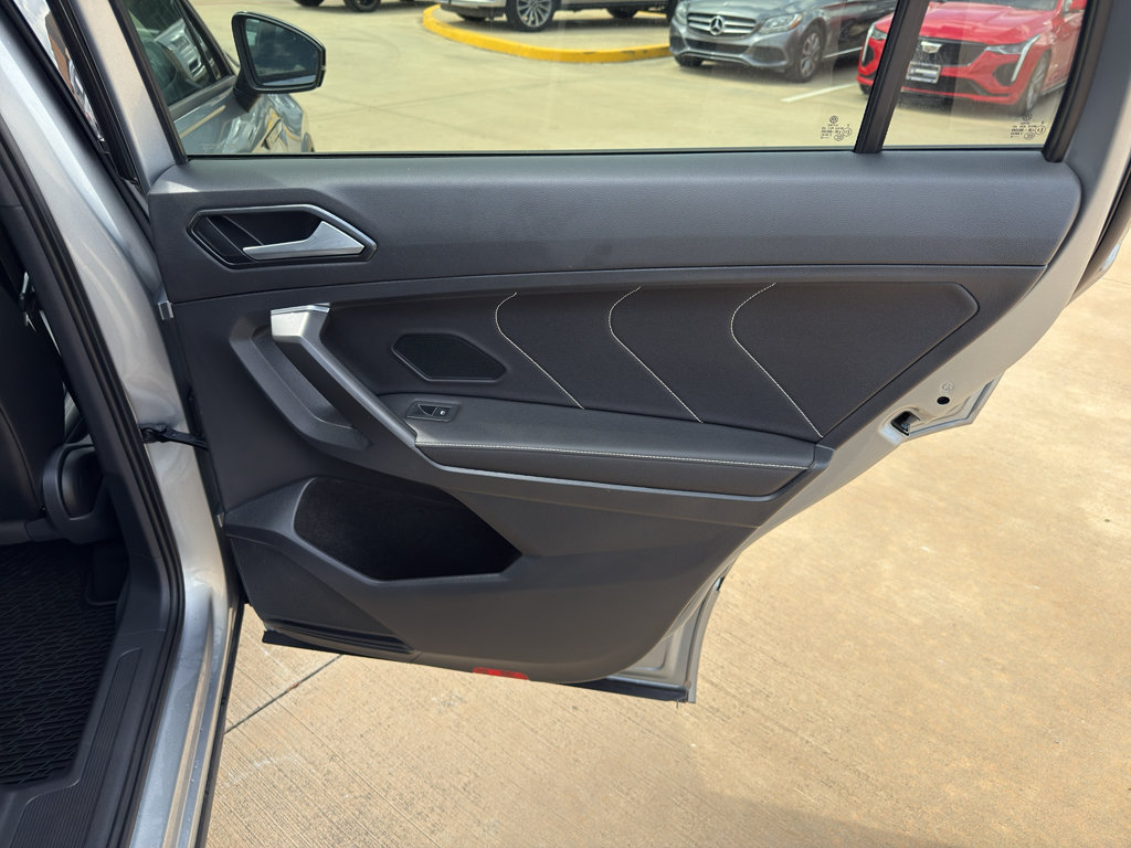 Used 2022 Volkswagen Tiguan SE R-Line FWD image 29