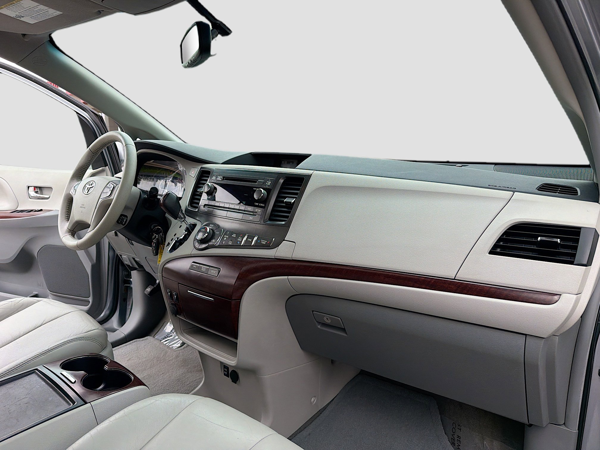 Used 2012 Toyota Sienna XLE FWD image 5