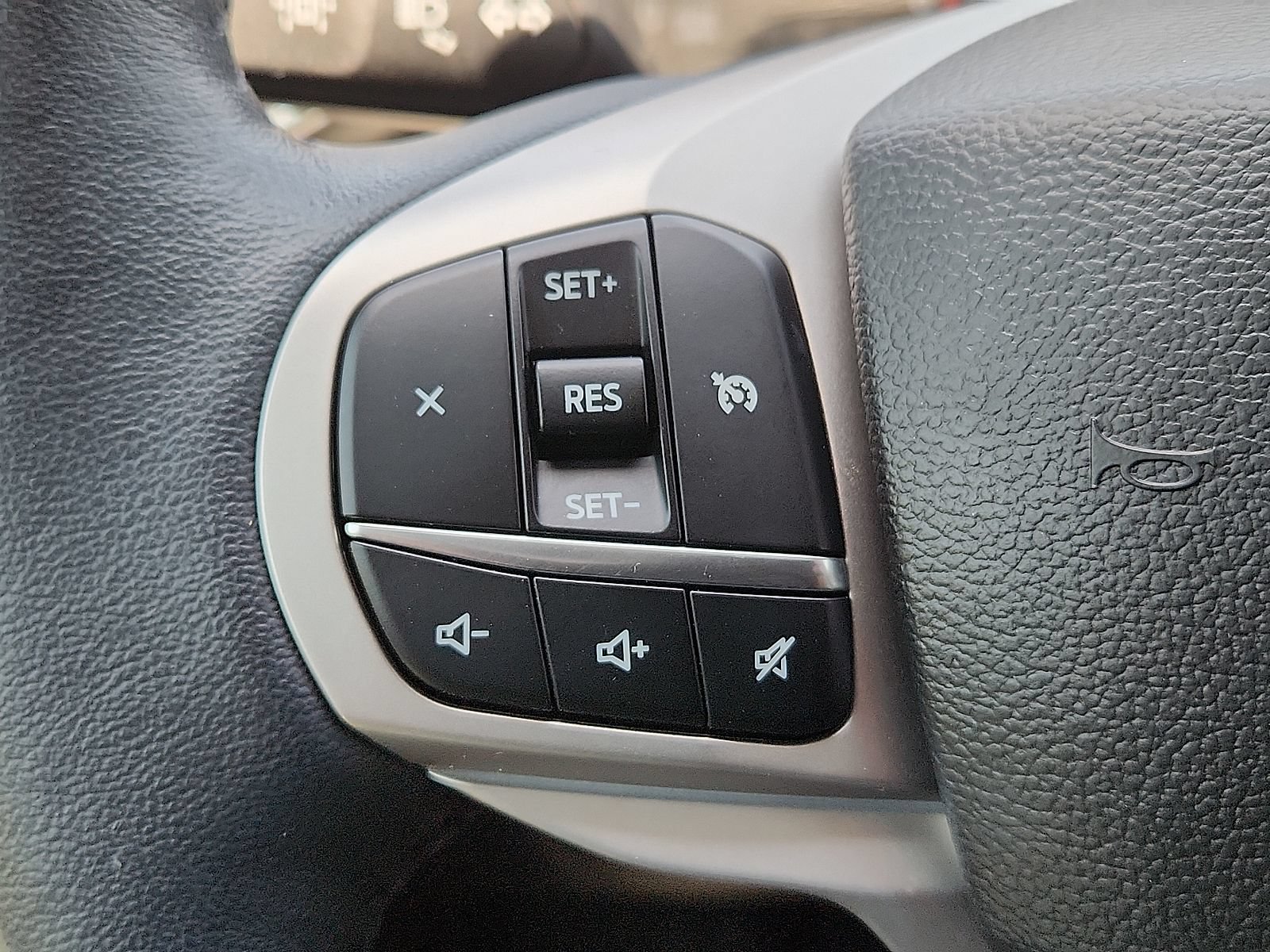 Used 2023 Ford Explorer XLT w/ Equipment Group 202A RWD image 15