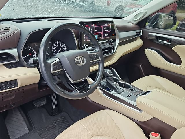 Used 2021 Toyota Highlander Platinum FWD image 17