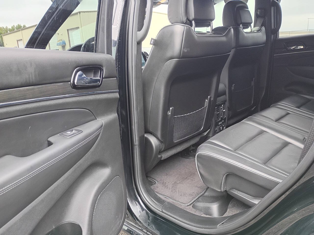 Used 2019 Jeep Grand Cherokee Overland AWD/4WD image 21