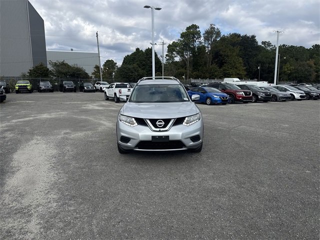 Used 2016 Nissan Rogue SV image 2
