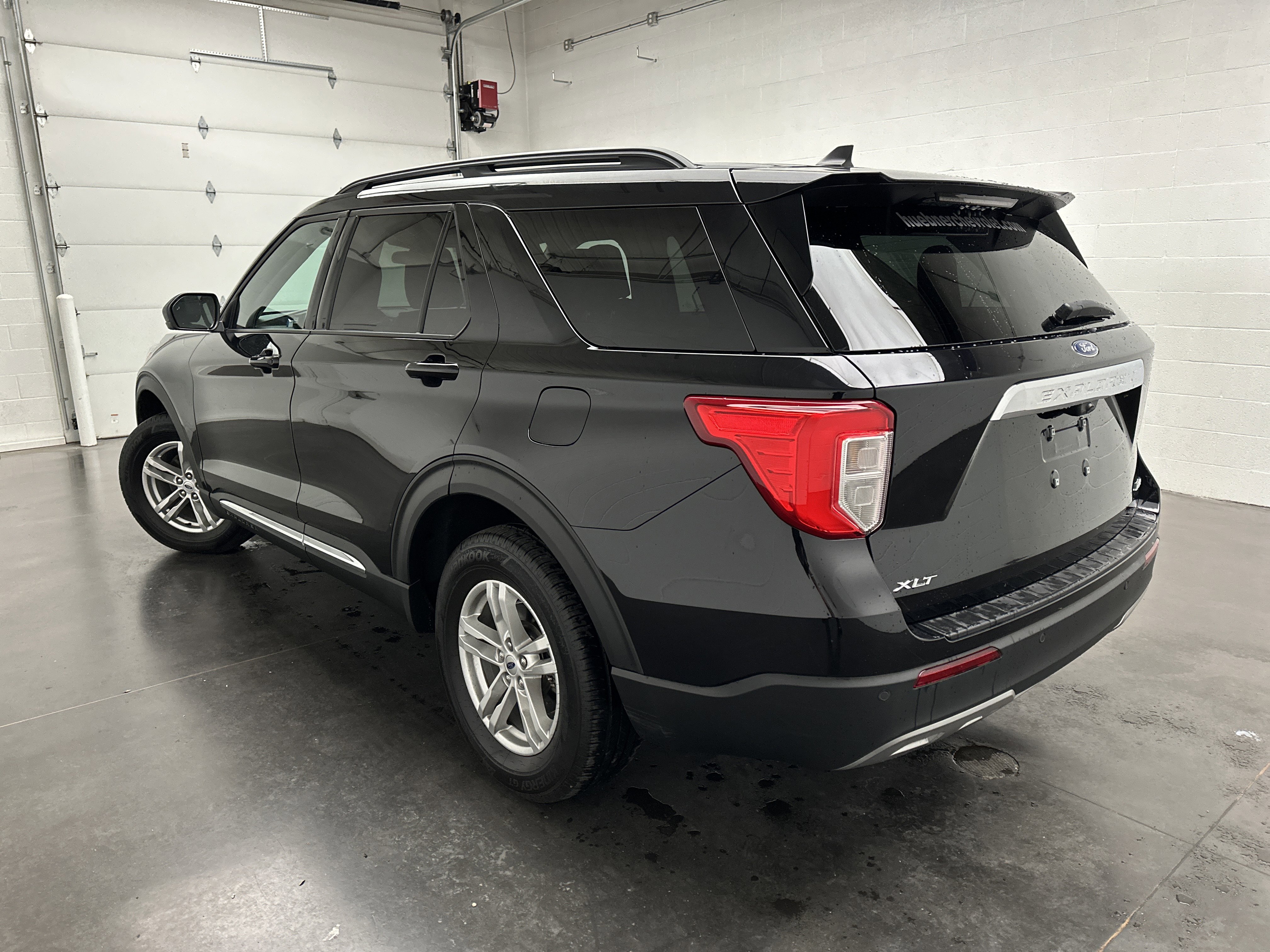 Used 2023 Ford Explorer XLT w/ Equipment Group 202A image 7