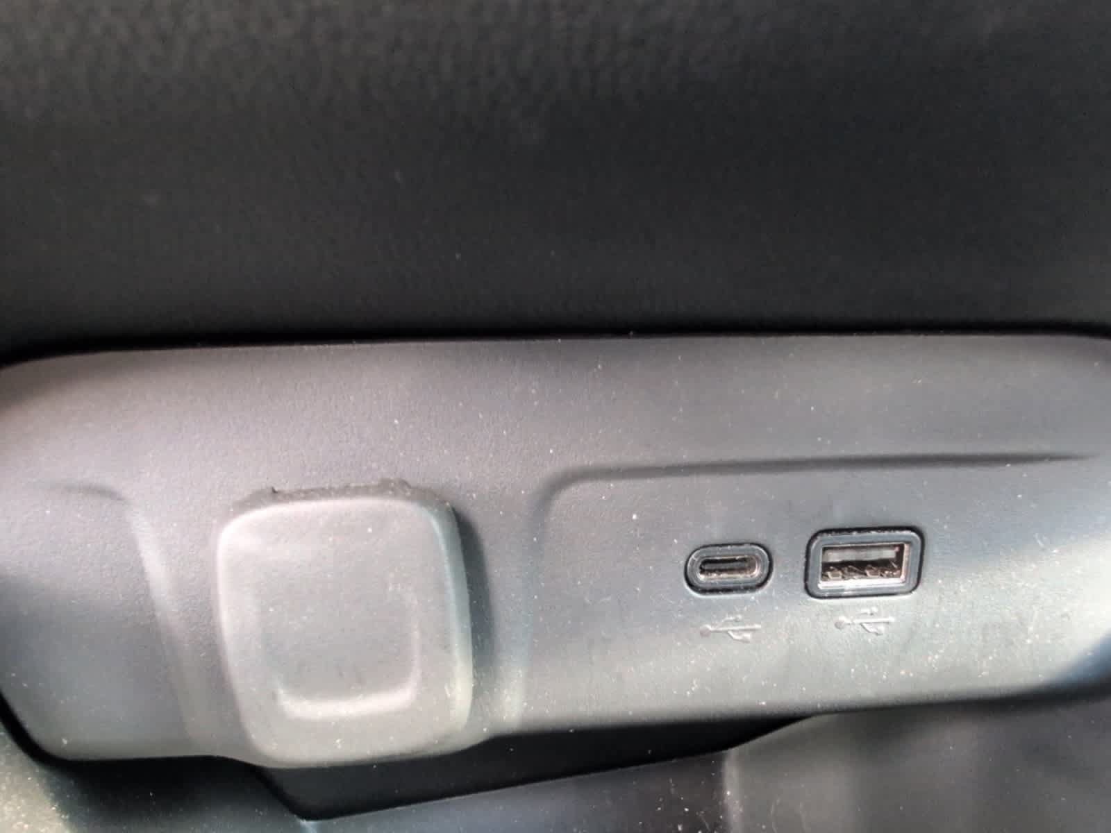 Used 2025 Chevrolet Trax LT w/ LT Convenience Package FWD image 19