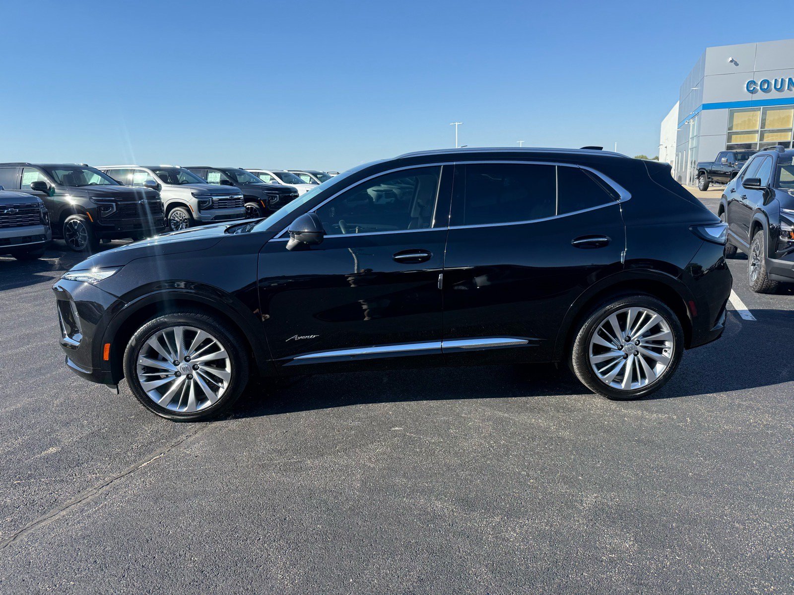 Used 2025 Buick Envision Avenir AWD/4WD image 4