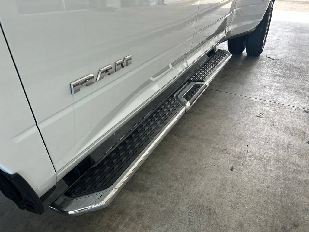 Used 2024 RAM 3500 Big Horn AWD/4WD image 17