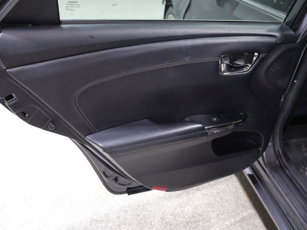 Used 2013 Toyota Avalon XLE FWD image 19