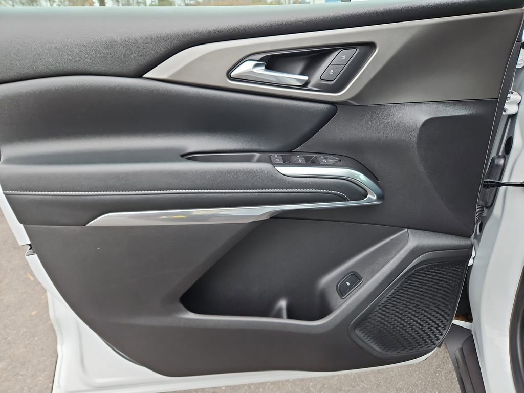 Used 2024 Chevrolet Traverse LT image 24