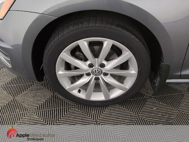 Used 2017 Volkswagen Golf SE FWD image 42
