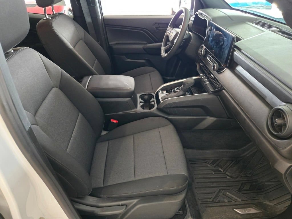 Used 2025 Chevrolet Colorado W/T AWD/4WD image 6