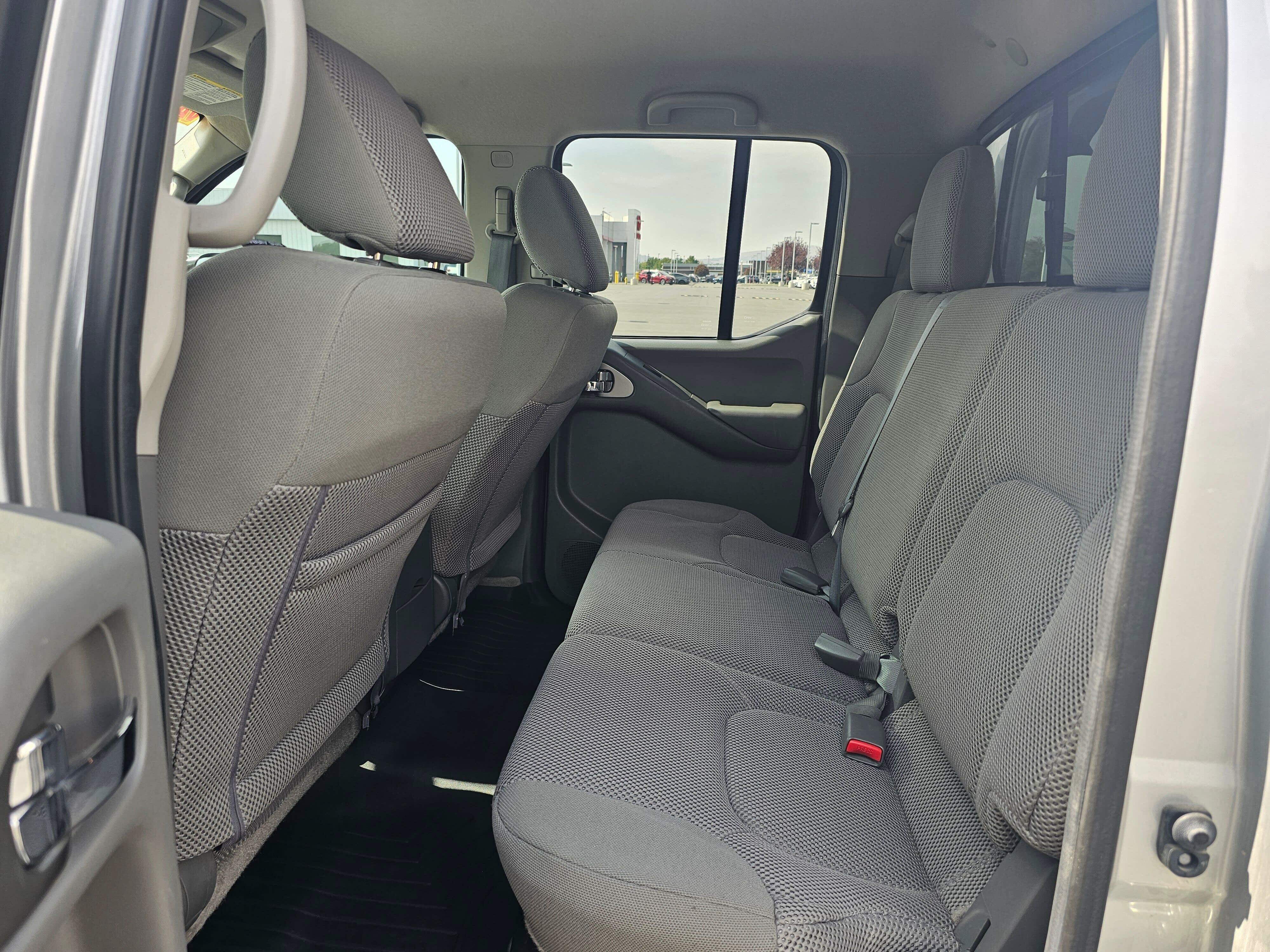 Used 2016 Nissan Frontier SV w/ SV Value Truck Package AWD/4WD image 17