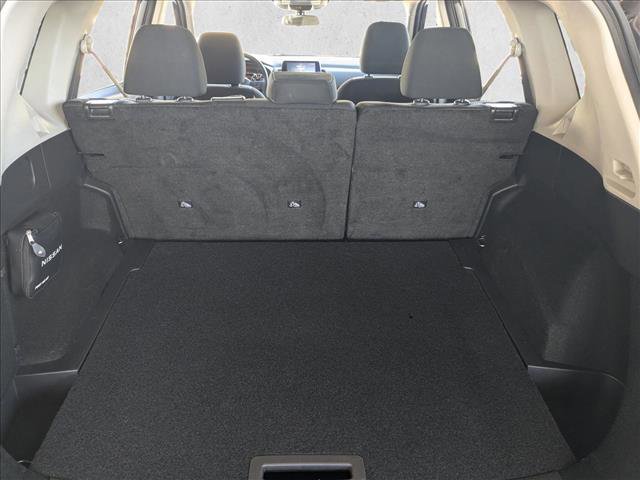 Used 2025 Nissan Rogue SV image 6