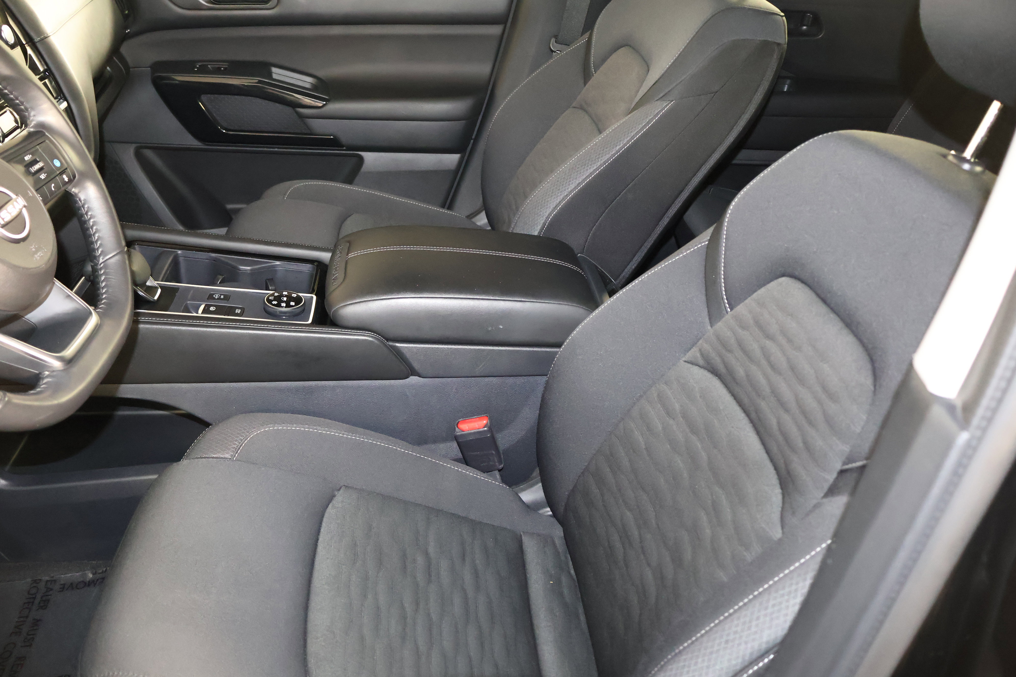 Used 2025 Nissan Pathfinder SV image 39