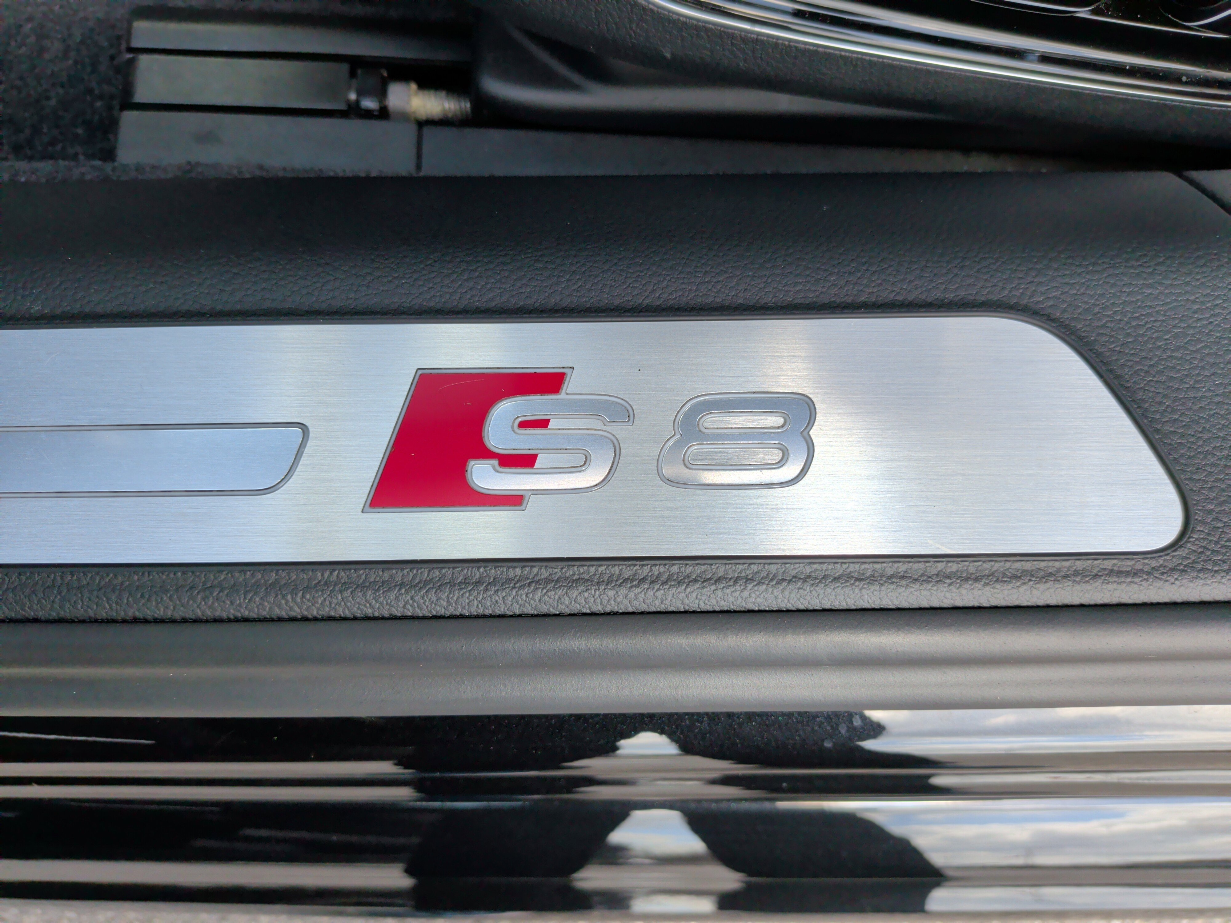 Used 2015 Audi S8 image 25