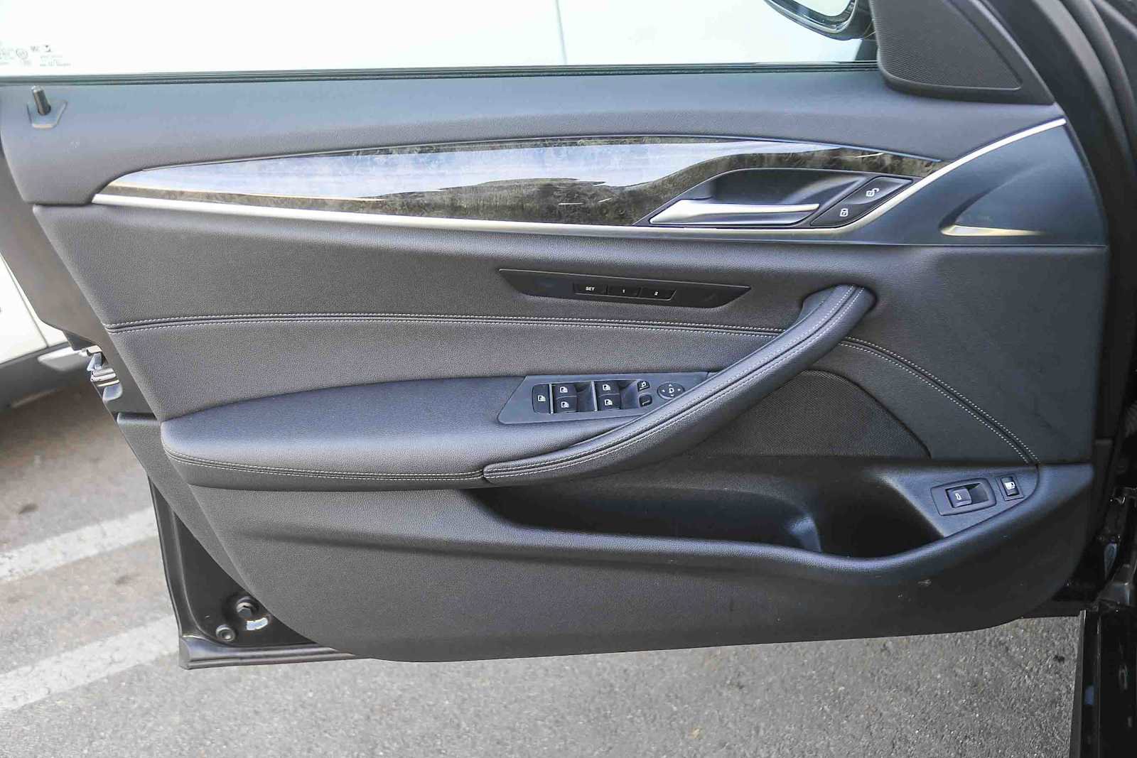 Certified 2023 BMW 530e w/ M Sport Package image 17