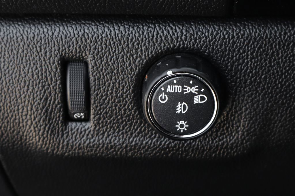 Used 2020 Chevrolet Colorado LT w/ Colorado RST Special Edition image 23