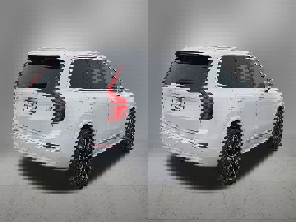 New 2025 Volvo XC90 B5 Plus w/ Protection Package Premier image 6