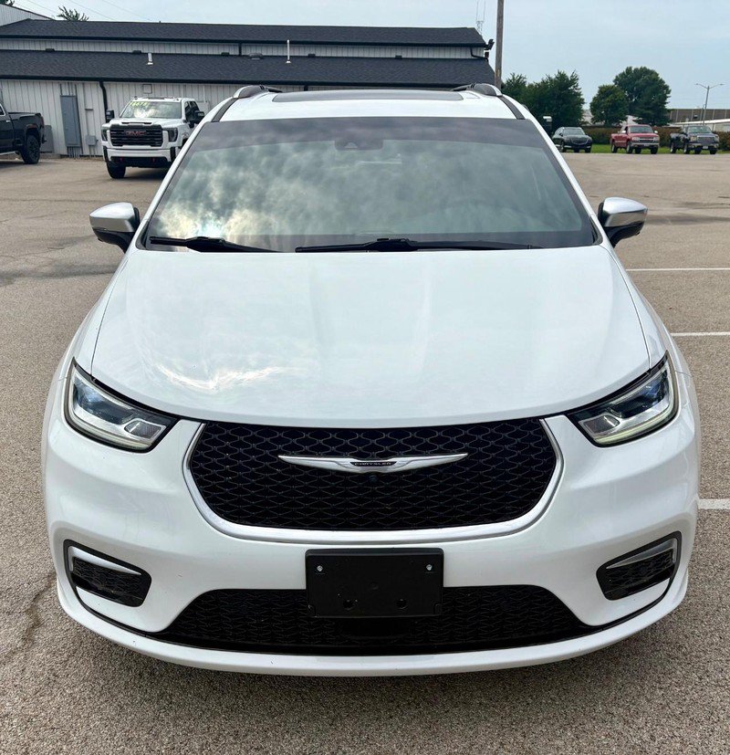 Used 2025 Chrysler Pacifica Pinnacle FWD image 9