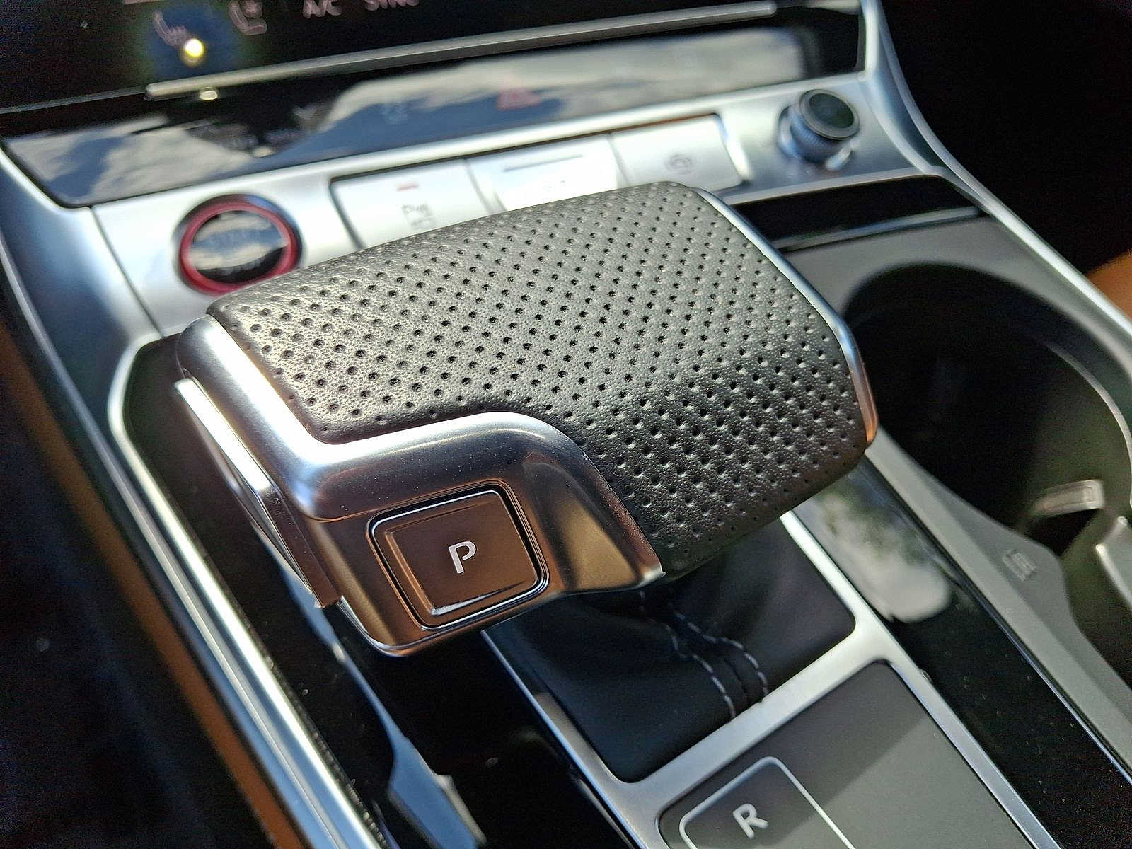 Certified 2024 Audi RS 6 performance AWD/4WD image 18