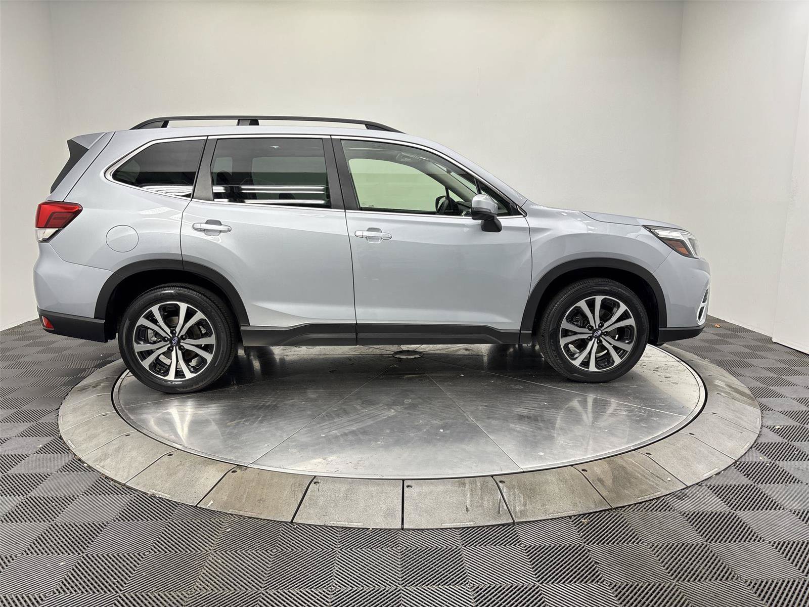 Used 2020 Subaru Forester Limited w/ Popular Package #3 AWD/4WD image 17