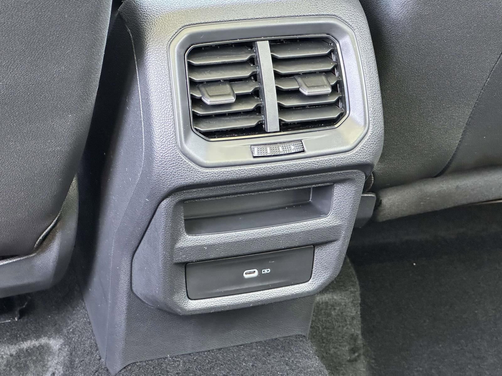 Used 2024 Volkswagen Taos SE image 14