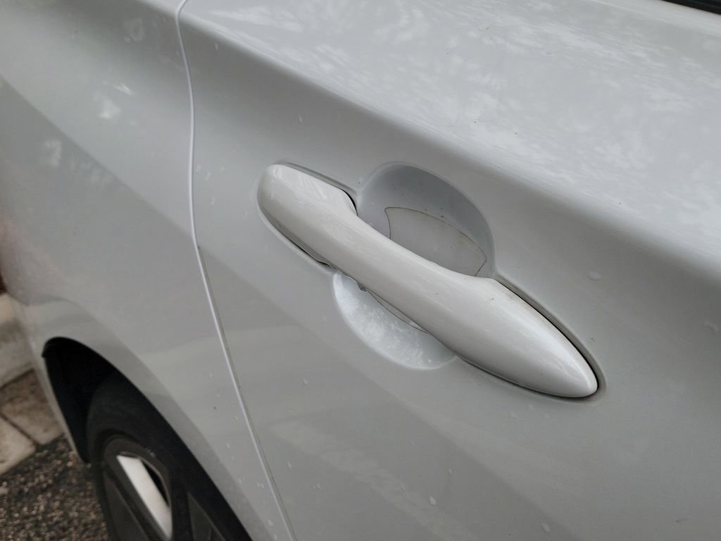 Used 2022 Toyota Prius XLE FWD image 13