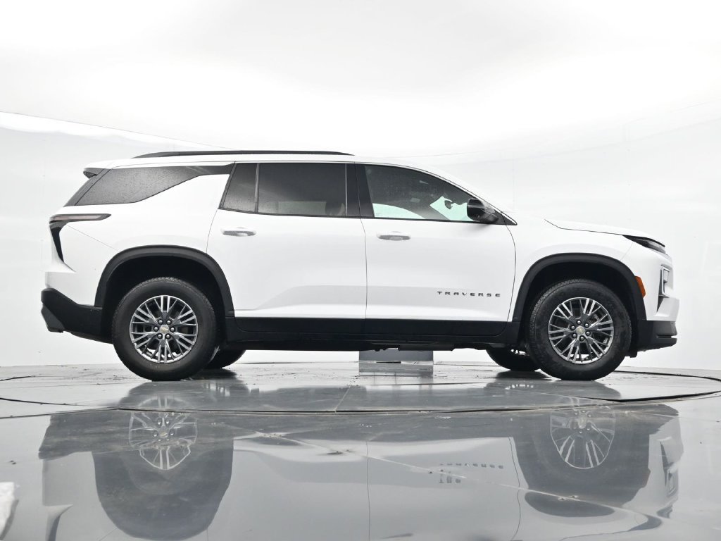Used 2024 Chevrolet Traverse LT FWD image 33