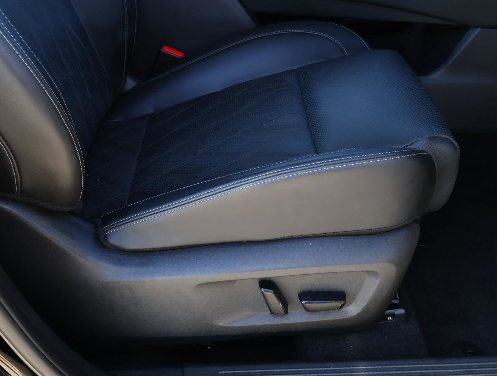 Used 2024 Nissan Rogue Platinum image 19