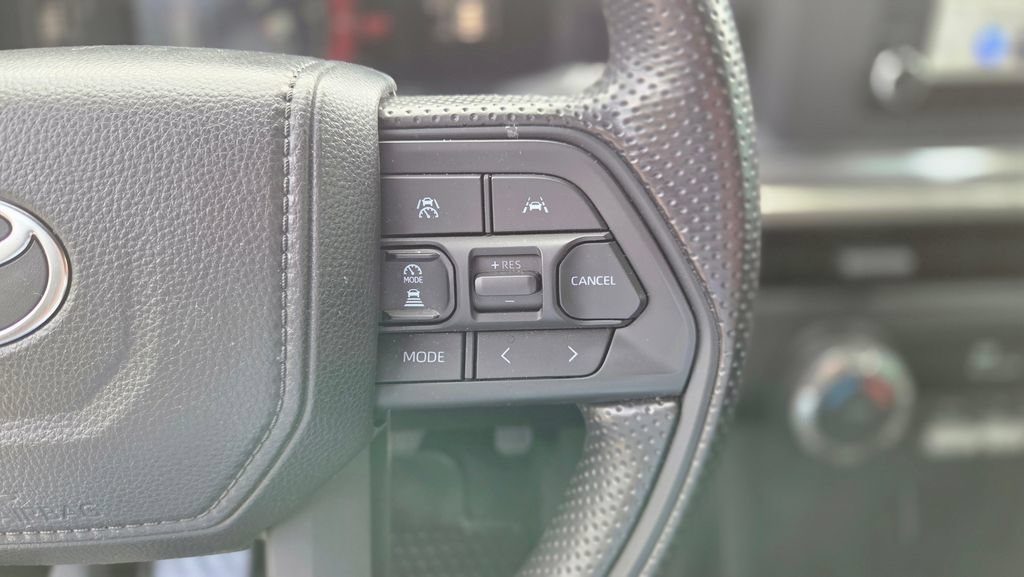 Used 2025 Toyota Tacoma SR5 AWD/4WD image 18