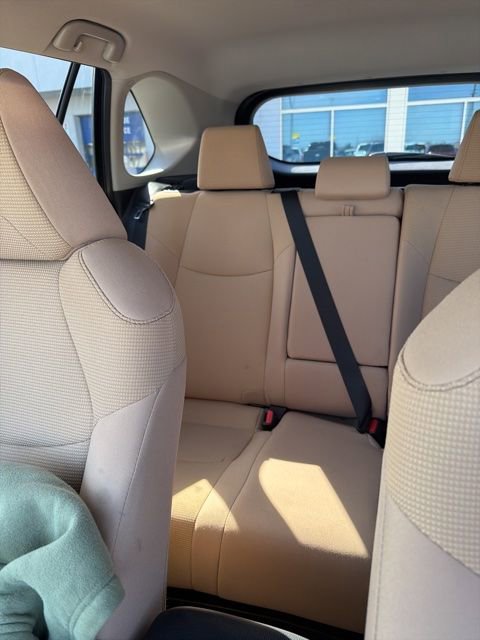 Used 2021 Toyota RAV4 LE image 11