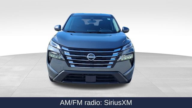 Used 2025 Nissan Rogue SV image 2