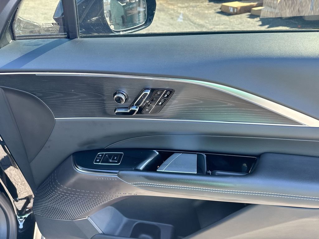 Used 2025 Cadillac Lyriq Luxury image 31