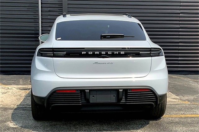 New 2025 Porsche Macan 4S Electric image 9